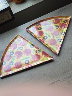 Pizza Slice Plates - Colorful Pepperoni Design (Set of 2) Plasticwear